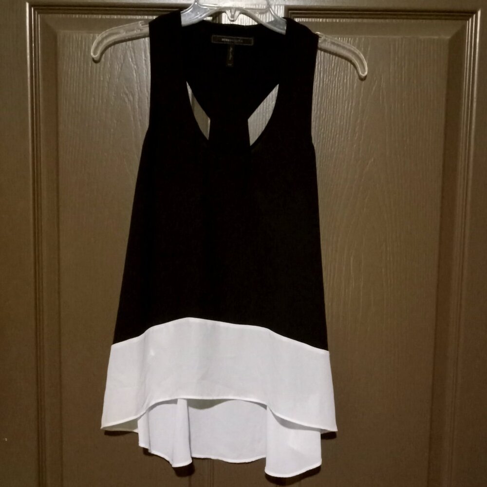BCBGMAXAZRIA black and white flowing "Allison" top, size XXS